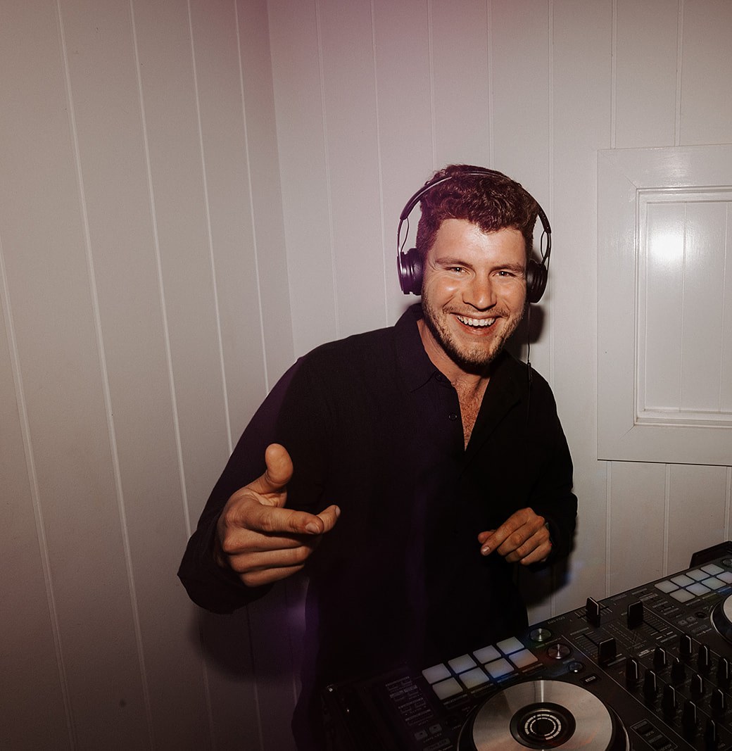DJ Jonathan — Spin it DJs